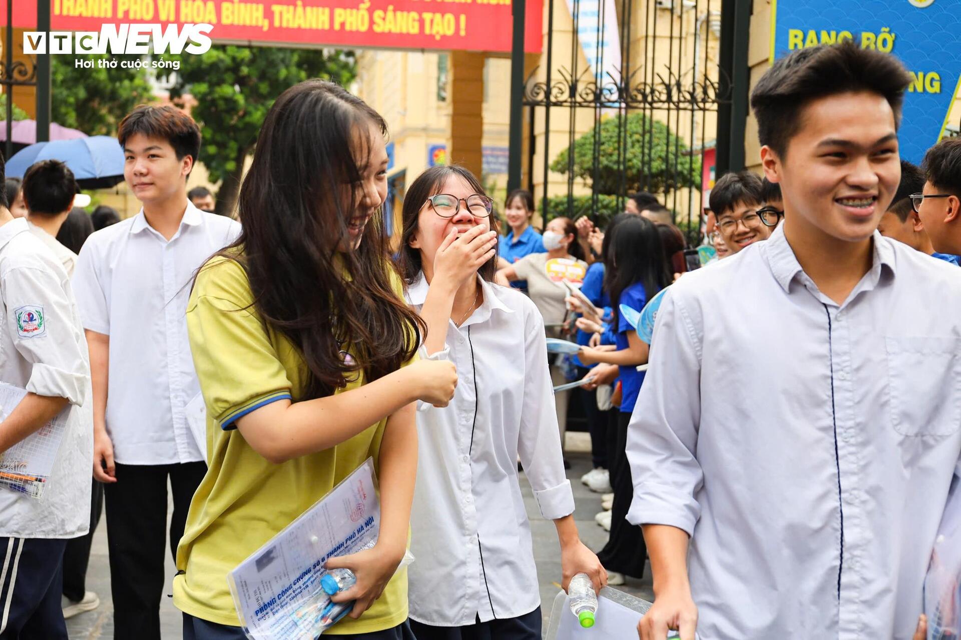 Thí sinh 'vỗ ngực đôm đốp' tự tin đạt 9 điểm môn Văn tốt nghiệp - Ảnh 15. Thí sinh 'vỗ ngực đôm đốp' tự tin đạt 9 điểm môn Văn tốt nghiệp - Ảnh 15.