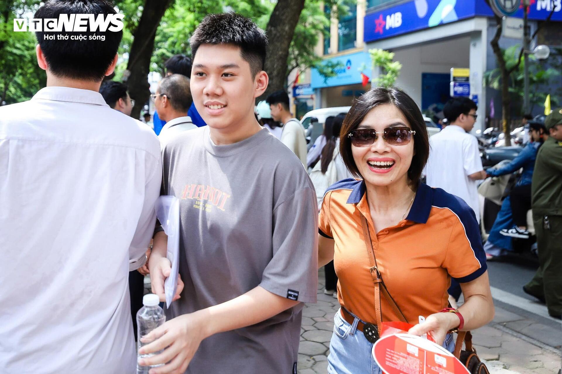 Thí sinh 'vỗ ngực đôm đốp' tự tin đạt 9 điểm môn Văn tốt nghiệp - Ảnh 3. Thí sinh 'vỗ ngực đôm đốp' tự tin đạt 9 điểm môn Văn tốt nghiệp - Ảnh 3.