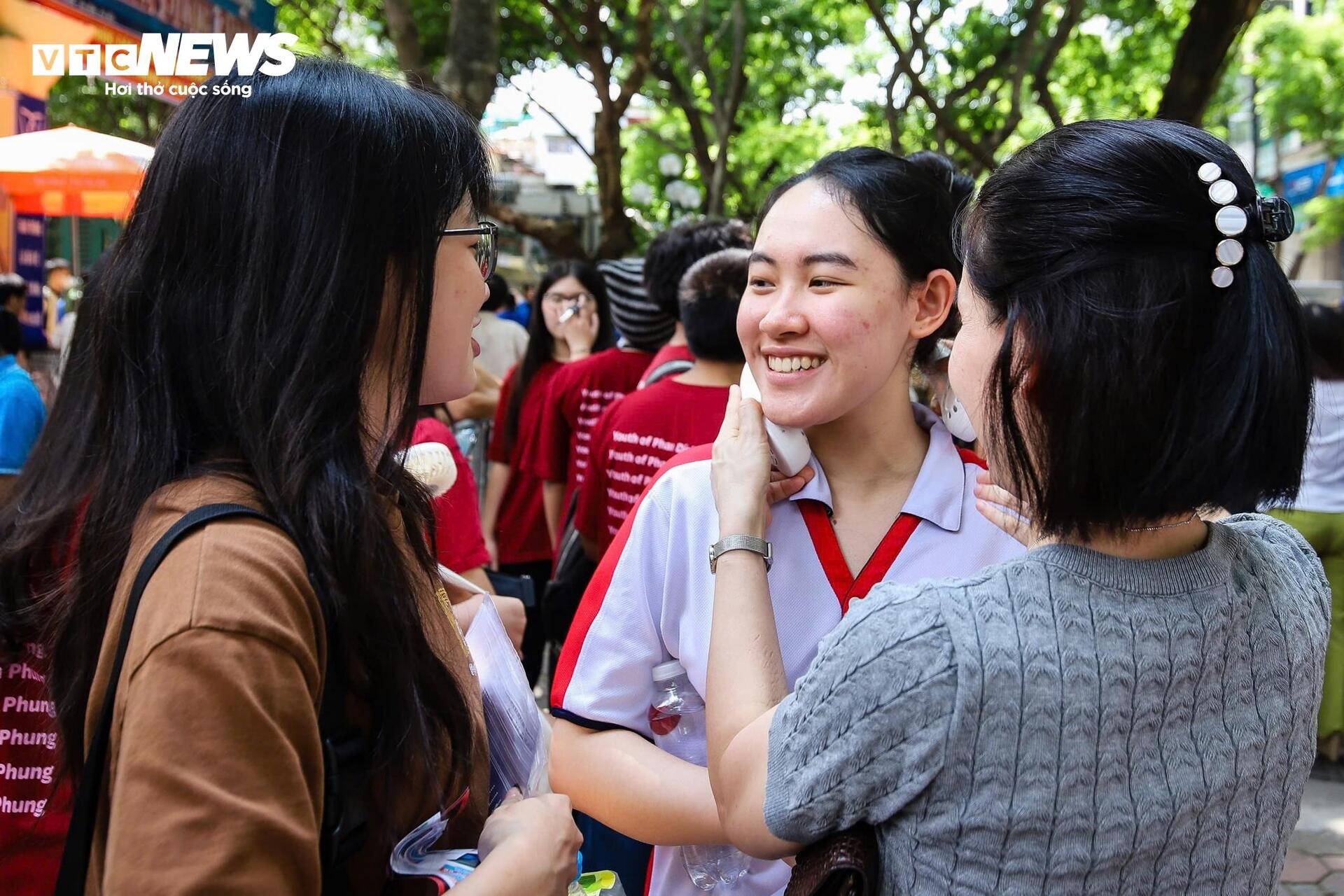Thí sinh 'vỗ ngực đôm đốp' tự tin đạt 9 điểm môn Văn tốt nghiệp - Ảnh 2. Thí sinh 'vỗ ngực đôm đốp' tự tin đạt 9 điểm môn Văn tốt nghiệp - Ảnh 2.