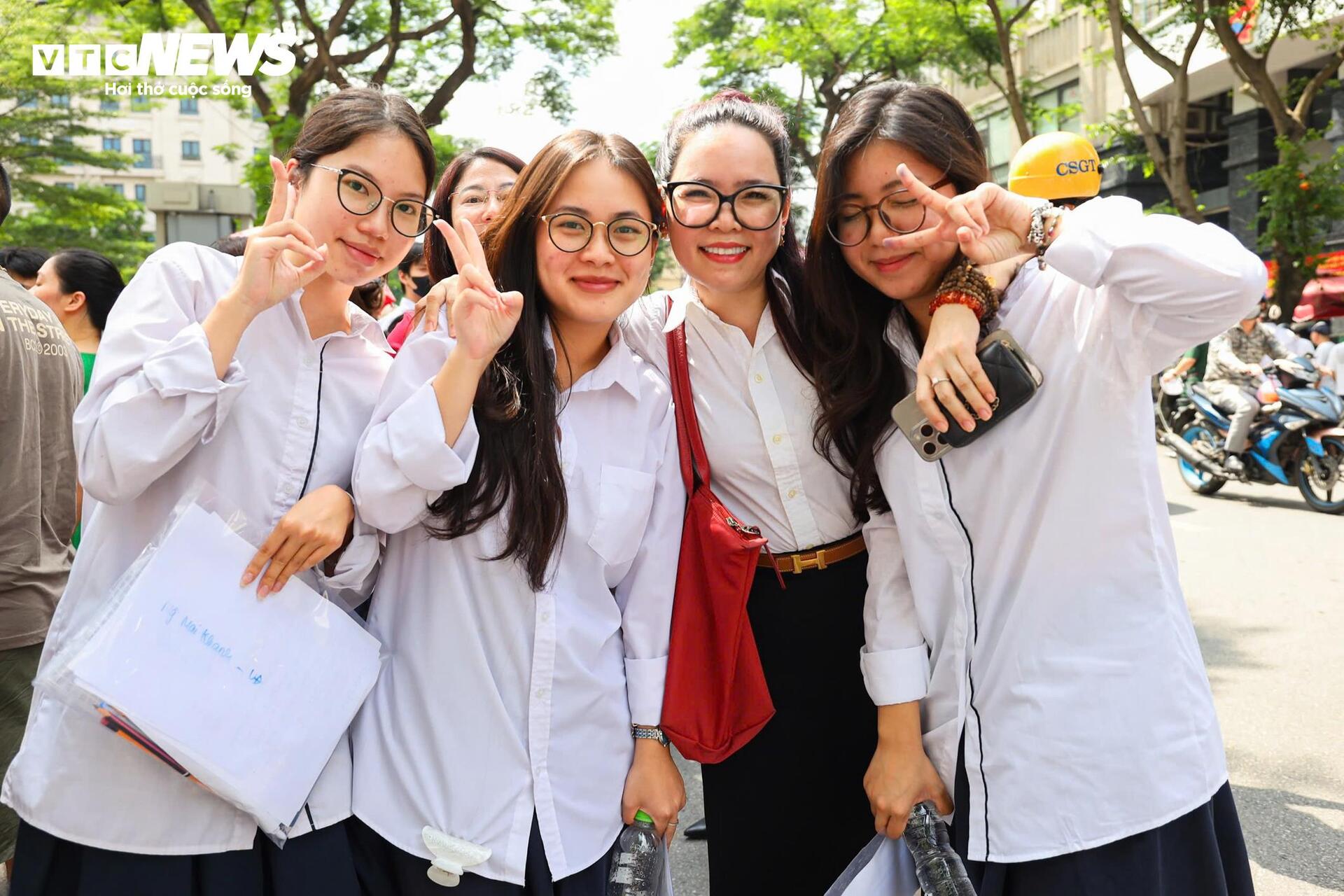 Thí sinh 'vỗ ngực đôm đốp' tự tin đạt 9 điểm môn Văn tốt nghiệp - Ảnh 6. Thí sinh 'vỗ ngực đôm đốp' tự tin đạt 9 điểm môn Văn tốt nghiệp - Ảnh 6.