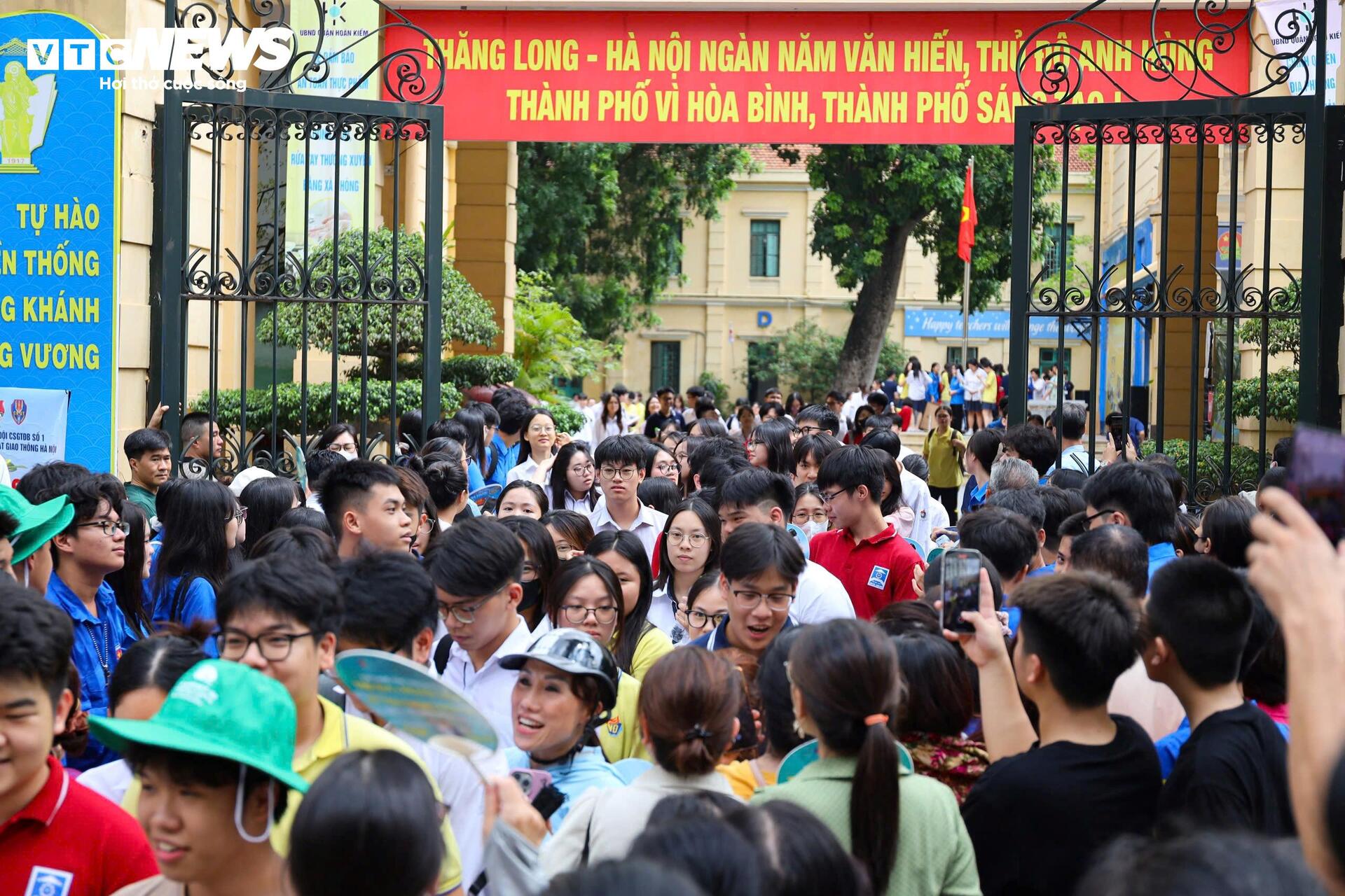 Thí sinh 'vỗ ngực đôm đốp' tự tin đạt 9 điểm môn Văn tốt nghiệp - Ảnh 14. Thí sinh 'vỗ ngực đôm đốp' tự tin đạt 9 điểm môn Văn tốt nghiệp - Ảnh 14.