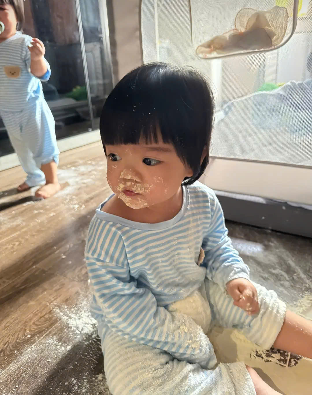 Cặp sinh ba siêu quậy Dâu - Kem - Sữa, idol mới nổi làng hot kid vừa cho mẹ 1 buổi sáng đi từ Cặp sinh ba siêu quậy Dâu - Kem - Sữa, idol mới nổi làng hot kid vừa cho mẹ 1 buổi sáng đi từ
