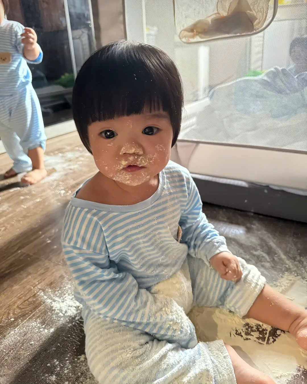 Cặp sinh ba siêu quậy Dâu - Kem - Sữa, idol mới nổi làng hot kid vừa cho mẹ 1 buổi sáng đi từ Cặp sinh ba siêu quậy Dâu - Kem - Sữa, idol mới nổi làng hot kid vừa cho mẹ 1 buổi sáng đi từ