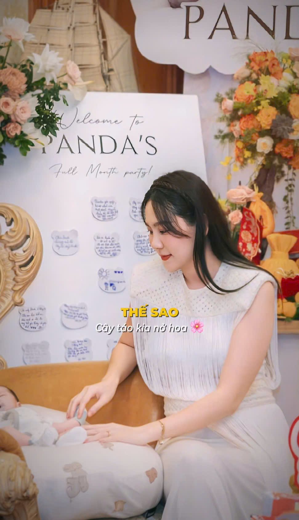 Chiếc gối xuất hiện thường xuyên bên mẹ Mai Ngọc và bé Panda, hóa ra chẳng xa lạ gì với hội bỉm sữa có con dưới 6 tháng- Ảnh 2. Chiếc gối xuất hiện thường xuyên bên mẹ Mai Ngọc và bé Panda, hóa ra chẳng xa lạ gì với hội bỉm sữa có con dưới 6 tháng- Ảnh 2.