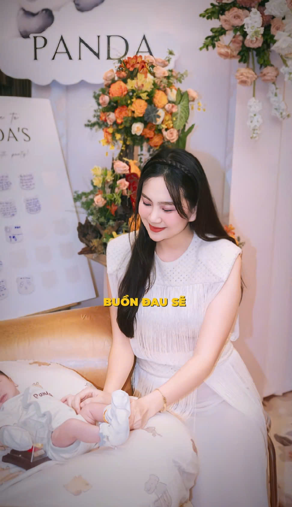 Chiếc gối xuất hiện thường xuyên bên mẹ Mai Ngọc và bé Panda, hóa ra chẳng xa lạ gì với hội bỉm sữa có con dưới 6 tháng- Ảnh 3. Chiếc gối xuất hiện thường xuyên bên mẹ Mai Ngọc và bé Panda, hóa ra chẳng xa lạ gì với hội bỉm sữa có con dưới 6 tháng- Ảnh 3.
