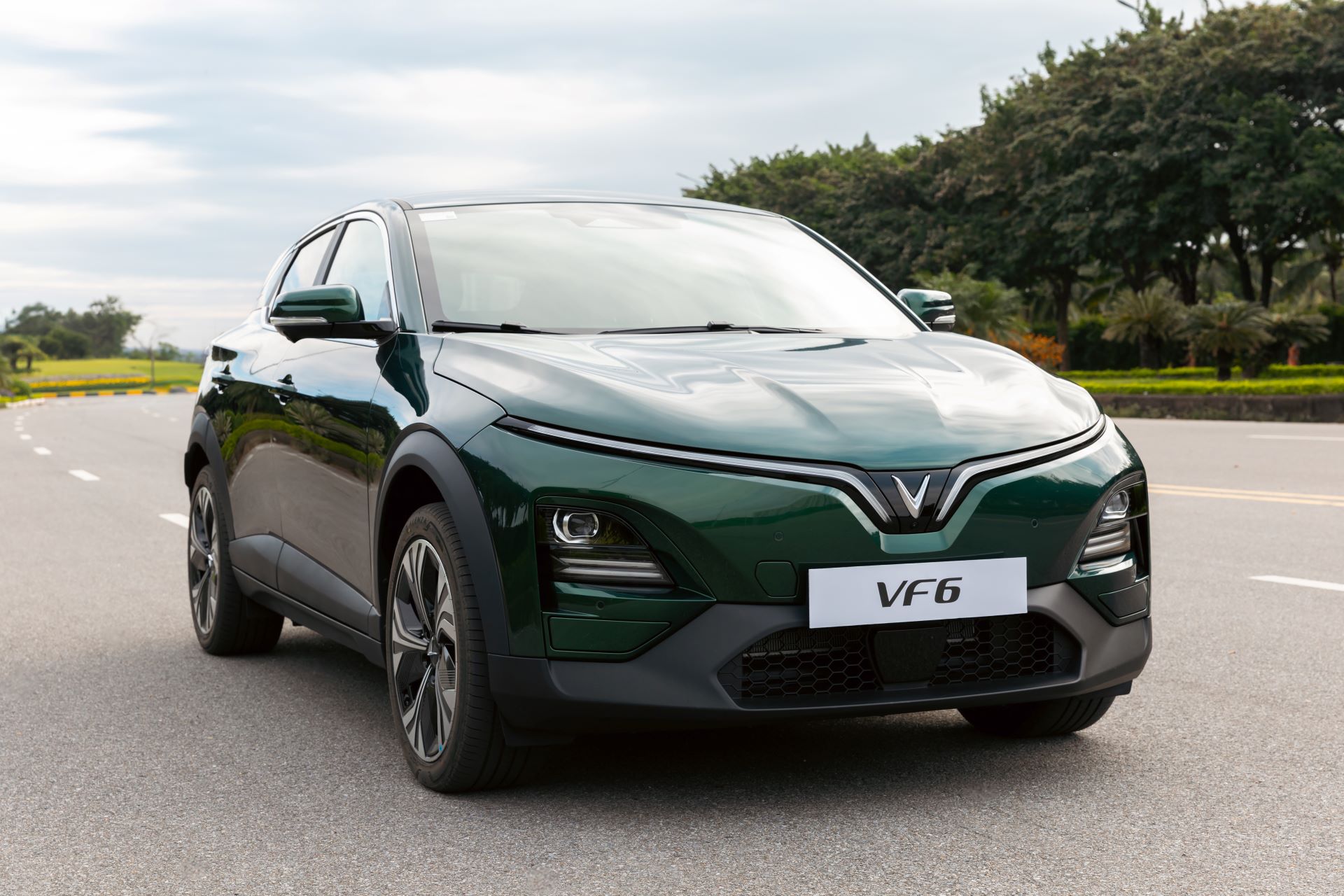 Xe gia đình VinFast VF 6: An toàn ngang phân khúc trên, tiết kiệm như xe máy - Ảnh 1. Xe gia đình VinFast VF 6: An toàn ngang phân khúc trên, tiết kiệm như xe máy - Ảnh 1.