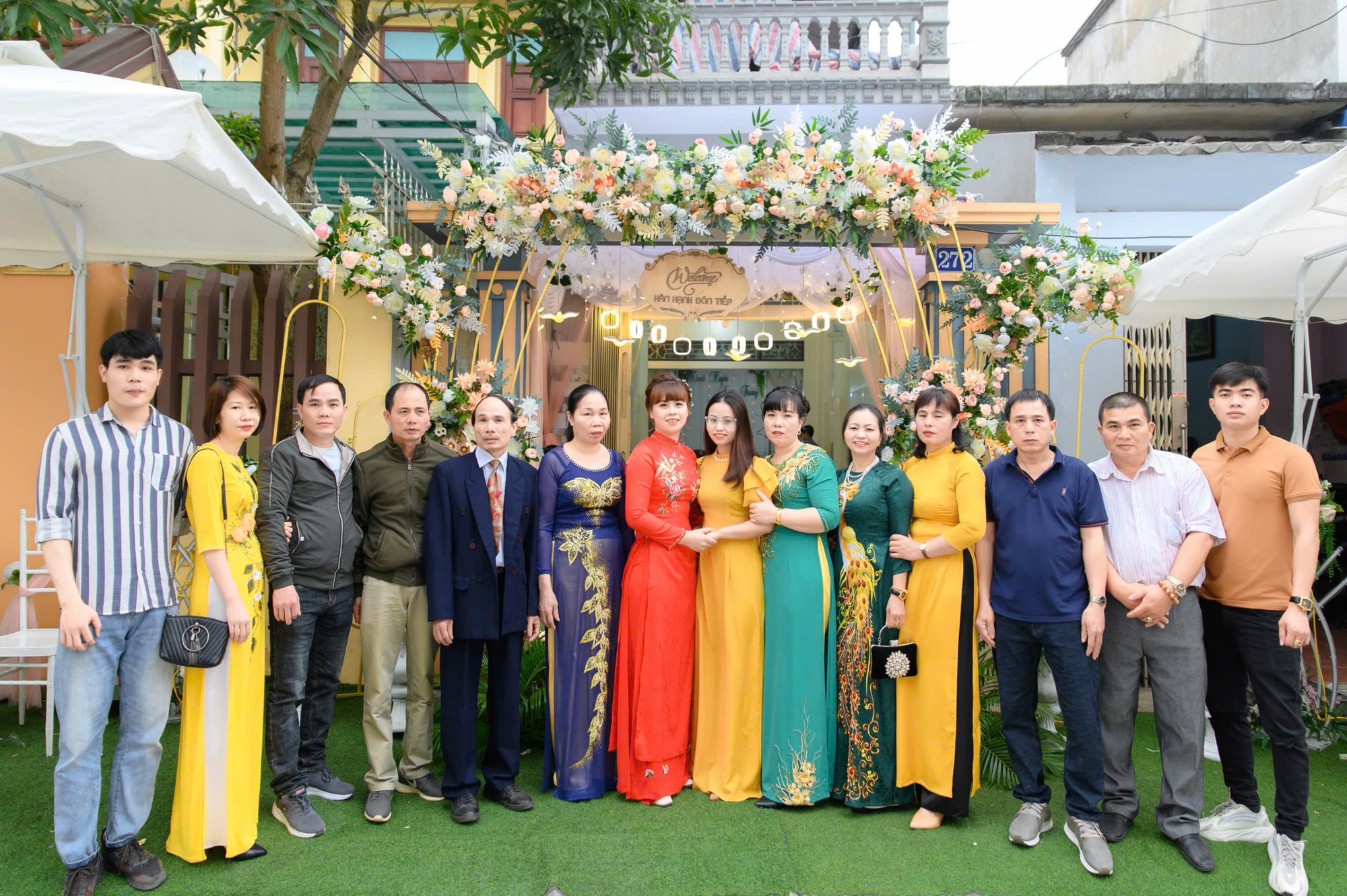 Gia đình "độc lạ" Việt Nam với văn hóa không giống ai, dâu rể các thế hệ mới đến đều choáng váng rồi... "nghiện" lúc nào không hay!- Ảnh 1. Gia đình "độc lạ" Việt Nam với văn hóa không giống ai, dâu rể các thế hệ mới đến đều choáng váng rồi... "nghiện" lúc nào không hay!- Ảnh 1.
