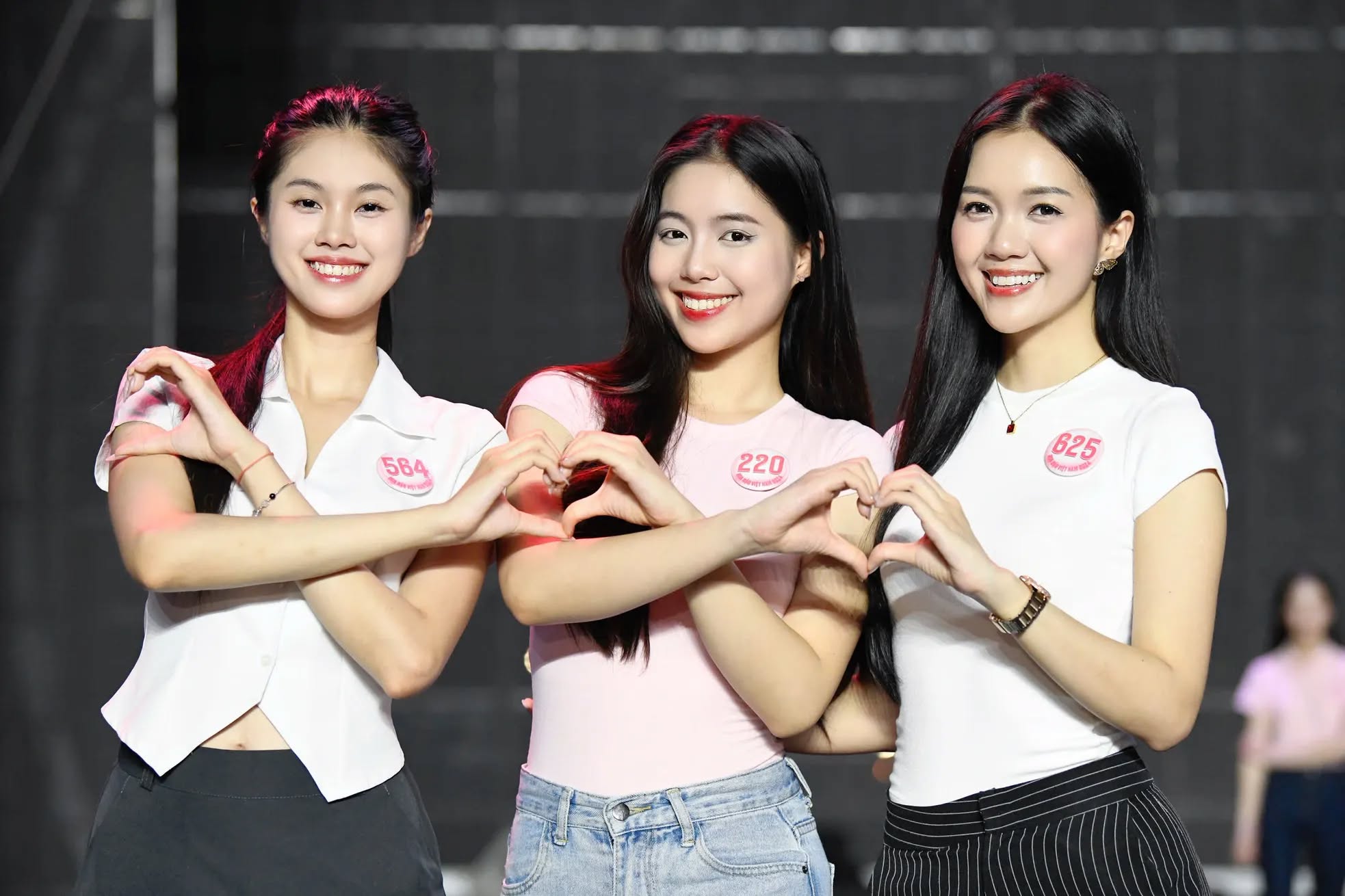 Chung kết Hoa hậu Việt Nam 2024: Top 15 chính thức lộ diện nhưng spotlight là Hồ Ngọc Hà! - Ảnh 34. Chung kết Hoa hậu Việt Nam 2024: Top 15 chính thức lộ diện nhưng spotlight là Hồ Ngọc Hà! - Ảnh 34.