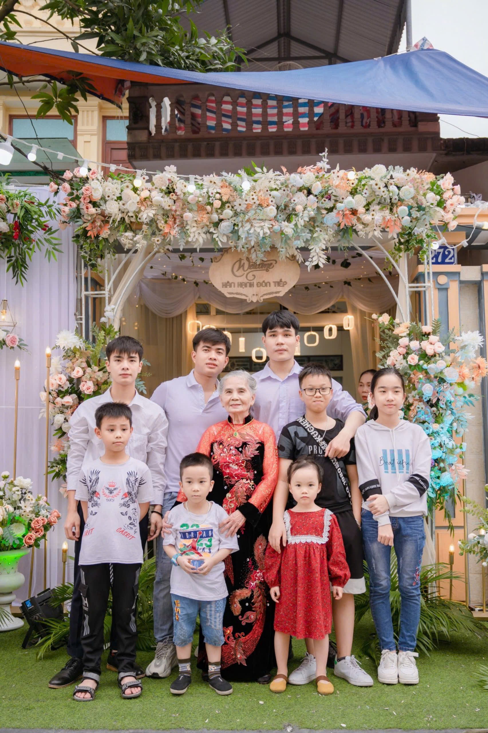 Gia đình "độc lạ" Việt Nam với văn hóa không giống ai, dâu rể các thế hệ mới đến đều choáng váng rồi... "nghiện" lúc nào không hay!- Ảnh 8. Gia đình "độc lạ" Việt Nam với văn hóa không giống ai, dâu rể các thế hệ mới đến đều choáng váng rồi... "nghiện" lúc nào không hay!- Ảnh 8.