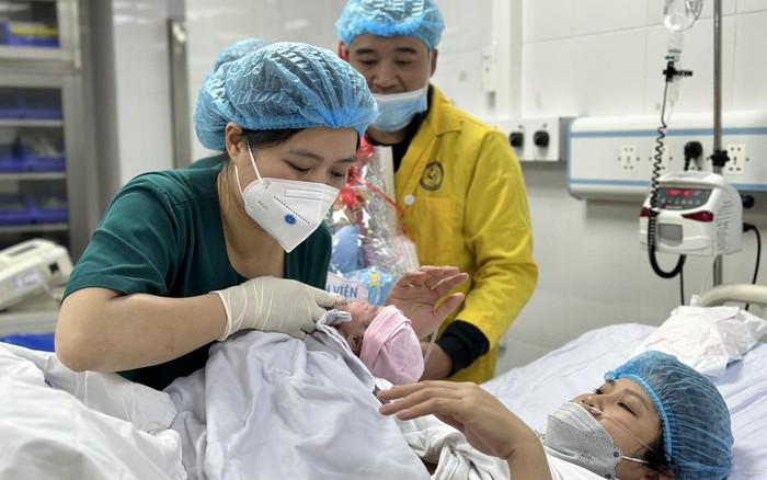 Từng nghĩ &quot;đẻ mổ cho sướng&quot;, bà mẹ xây xẩm mặt mày review chân thực nỗi đau khi đẻ mổ lần đầu- Ảnh 1.