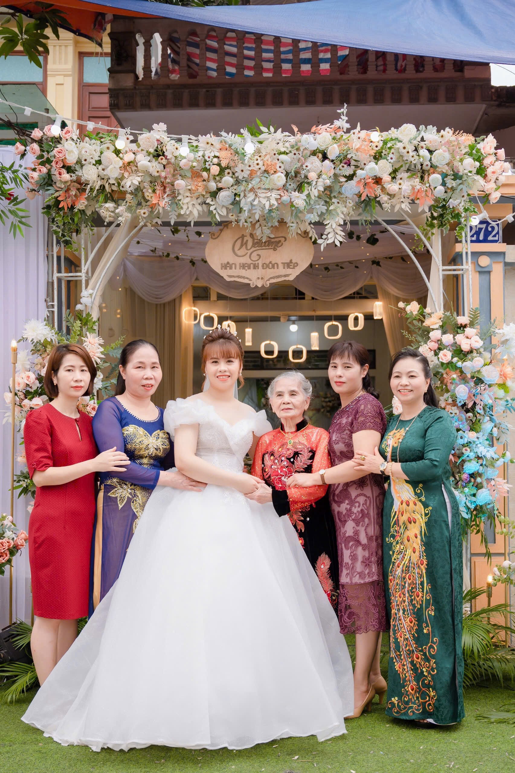 Gia đình "độc lạ" Việt Nam với văn hóa không giống ai, dâu rể các thế hệ mới đến đều choáng váng rồi... "nghiện" lúc nào không hay!- Ảnh 2. Gia đình "độc lạ" Việt Nam với văn hóa không giống ai, dâu rể các thế hệ mới đến đều choáng váng rồi... "nghiện" lúc nào không hay!- Ảnh 2.