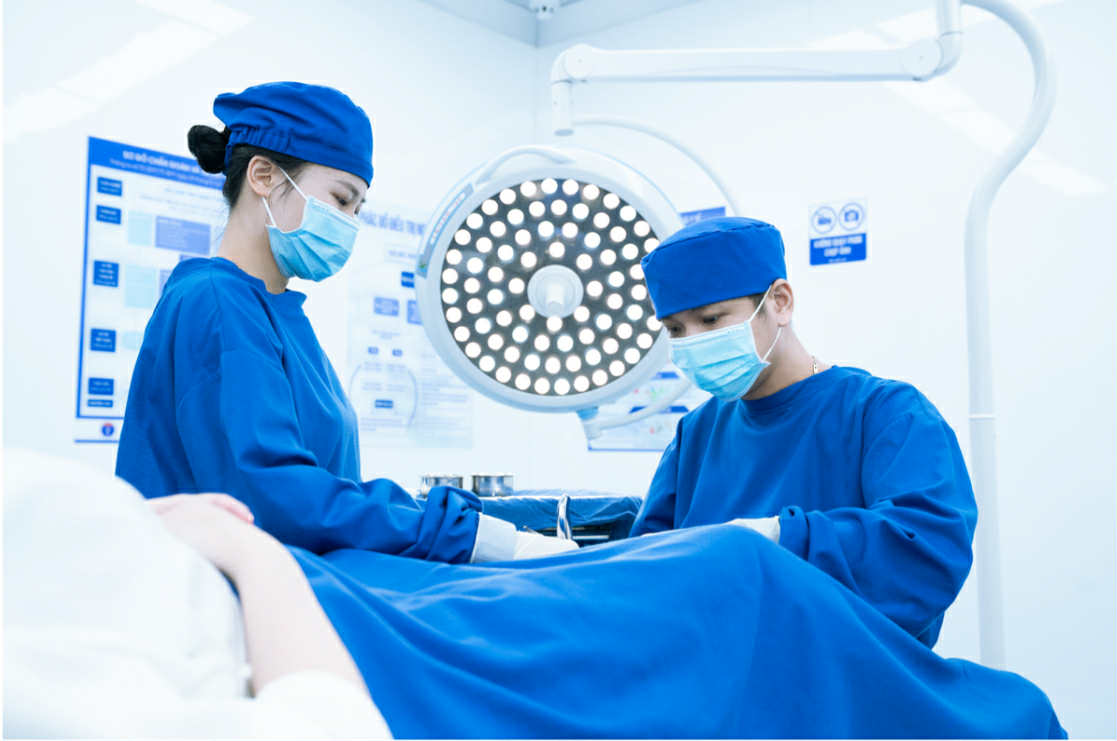 BS Nguyễn Hùng Nghĩa: Bác sĩ chữa lành những tự ti về ngoại hình- Ảnh 2. BS Nguyễn Hùng Nghĩa: Bác sĩ chữa lành những tự ti về ngoại hình- Ảnh 2.