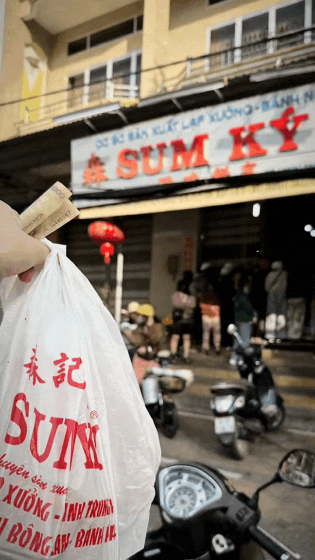 banh-bong-lan-sum-ky-1-17510094645081027070543.gif