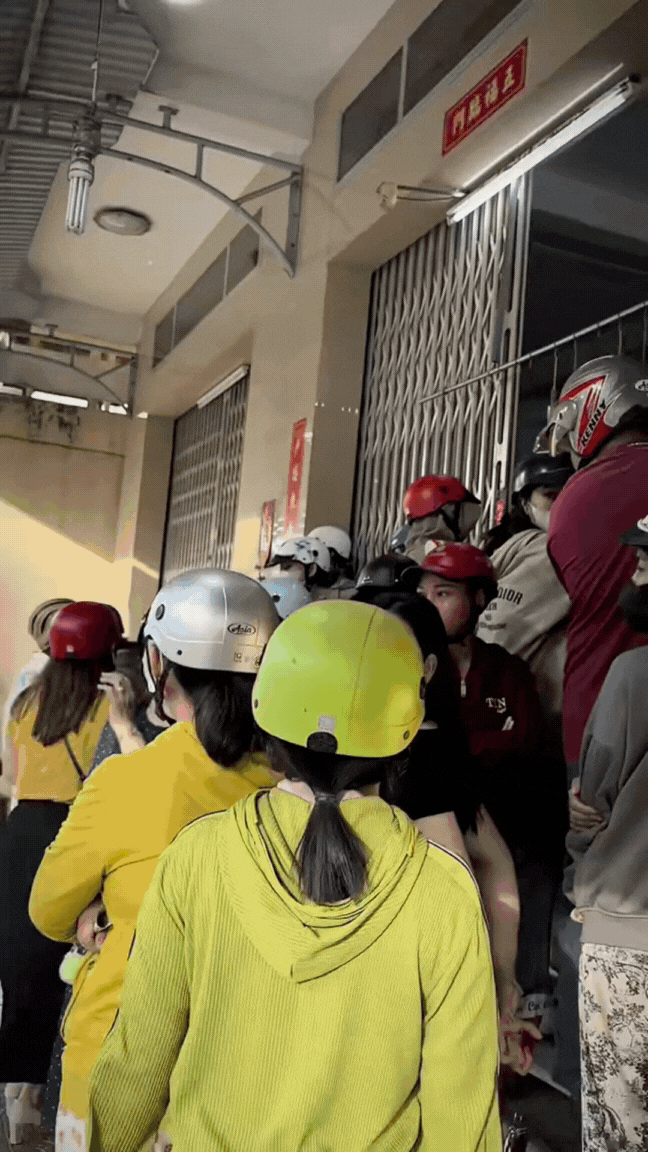 banh-bong-lan-sum-ky-17510094644741490591528.gif