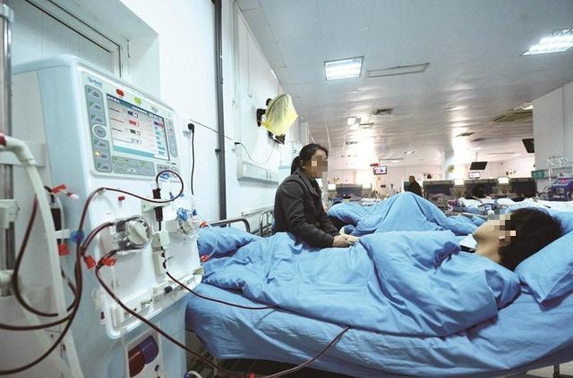 Chàng trai 21 tuổi đã suy thận suýt mất mạng vì 4 kiểu ăn uống người trẻ thường cho là “khoái khẩu” - Ảnh 1. Chàng trai 21 tuổi đã suy thận suýt mất mạng vì 4 kiểu ăn uống người trẻ thường cho là “khoái khẩu” - Ảnh 1.