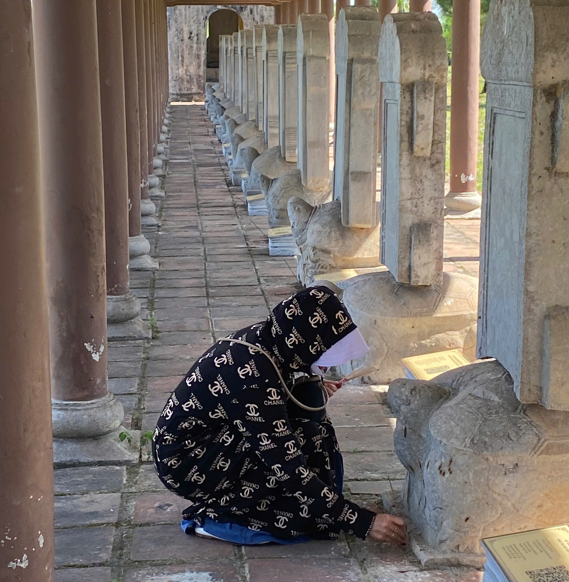 Di tích Văn Thánh Huế lại bị sĩ tử "quấy rầy"- Ảnh 7. Di tích Văn Thánh Huế lại bị sĩ tử "quấy rầy"- Ảnh 7.