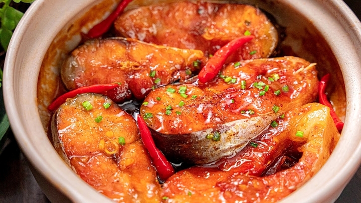 Cách làm cá bông lau kho tộ ngon chuẩn vị - Ảnh 1. Cách làm cá bông lau kho tộ ngon chuẩn vị - Ảnh 1.