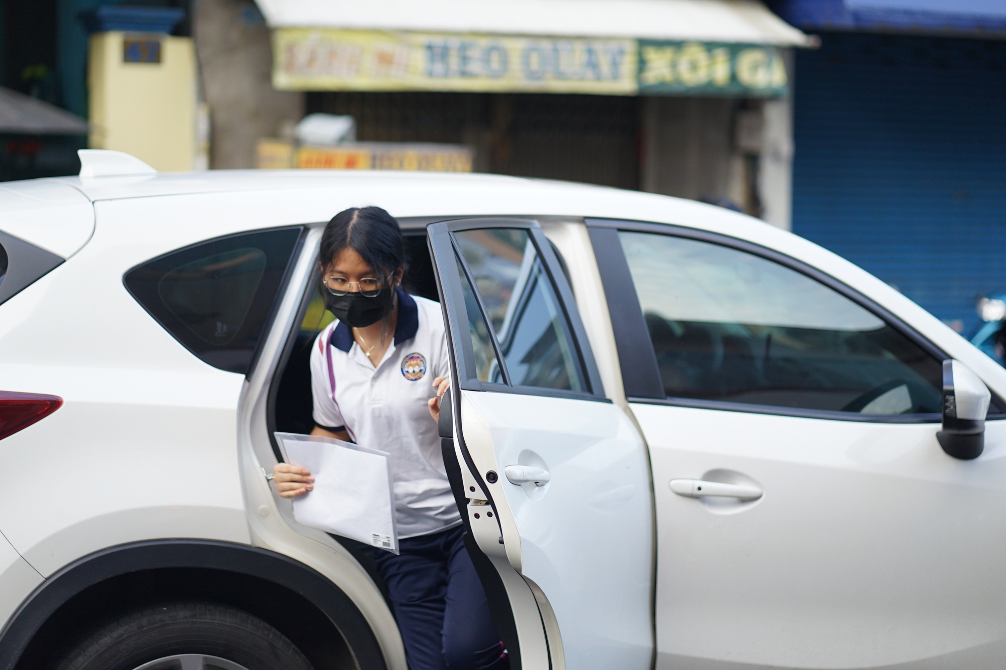 Thi tốt nghiệp THPT 2025 buổi cuối cùng: Sĩ tử chạy như tên bắn trước giờ đóng cổng, 100 phút khẳng định bản thân sắp bắt đầu!- Ảnh 32. Thi tốt nghiệp THPT 2025 buổi cuối cùng: Sĩ tử chạy như tên bắn trước giờ đóng cổng, 100 phút khẳng định bản thân sắp bắt đầu!- Ảnh 32.