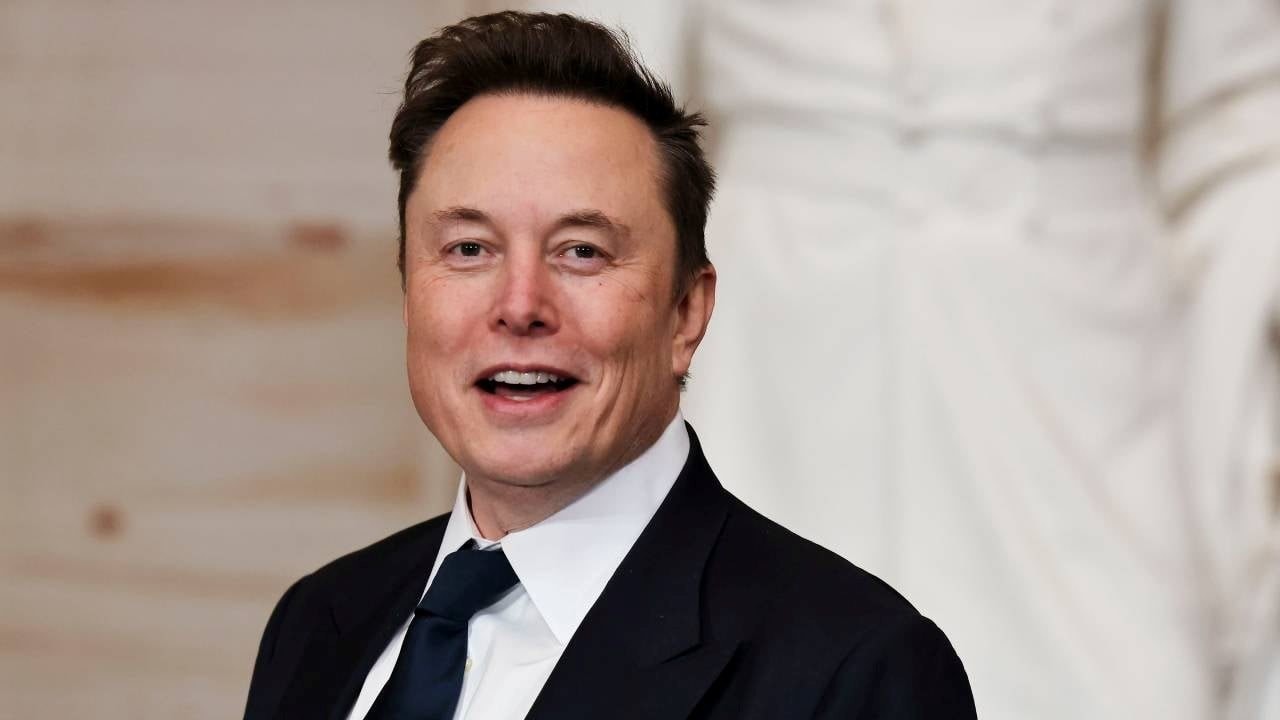 Tỷ phú Elon Musk chỉ rõ: Muốn giàu nhanh, người nghèo phải biết "vay mượn" và làm thêm 2 việc này - Ảnh 1. Tỷ phú Elon Musk chỉ rõ: Muốn giàu nhanh, người nghèo phải biết "vay mượn" và làm thêm 2 việc này - Ảnh 1.