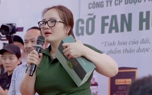 Rải tiền, tặng ô tô, khoe có 4 nhà máy, tuyên bố bỏ 100 tỷ mua công thức thuốc xương khớp: Doanh nhân Hoàng Hường thực sự giàu đến đâu? - Ảnh 1. Rải tiền, tặng ô tô, khoe có 4 nhà máy, tuyên bố bỏ 100 tỷ mua công thức thuốc xương khớp: Doanh nhân Hoàng Hường thực sự giàu đến đâu? - Ảnh 1.