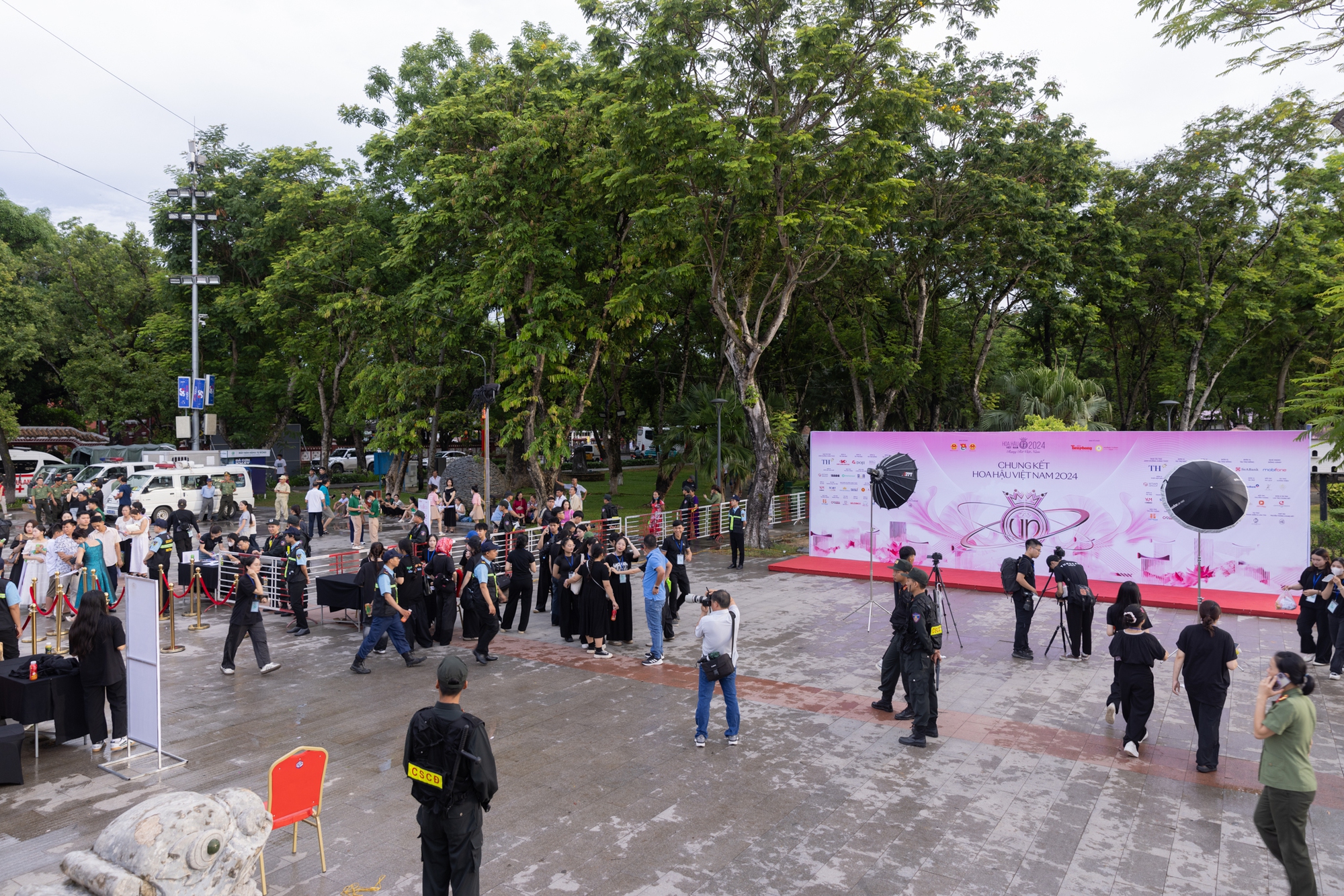 Chung kết Hoa hậu Việt Nam 2024: Top 15 chính thức lộ diện nhưng spotlight là Hồ Ngọc Hà! - Ảnh 29. Chung kết Hoa hậu Việt Nam 2024: Top 15 chính thức lộ diện nhưng spotlight là Hồ Ngọc Hà! - Ảnh 29.