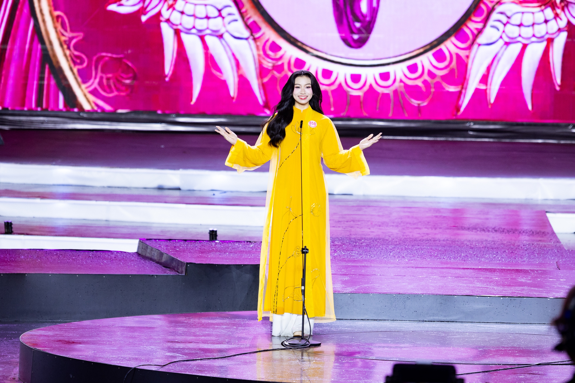Chung kết Hoa hậu Việt Nam 2024: Top 15 chính thức lộ diện nhưng spotlight là Hồ Ngọc Hà! - Ảnh 15. Chung kết Hoa hậu Việt Nam 2024: Top 15 chính thức lộ diện nhưng spotlight là Hồ Ngọc Hà! - Ảnh 15.