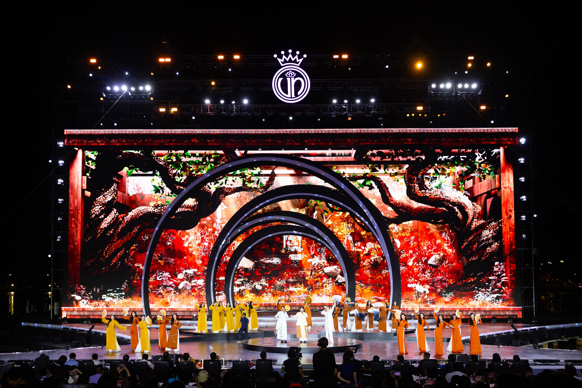 Chung kết Hoa hậu Việt Nam 2024: Top 15 chính thức lộ diện nhưng spotlight là Hồ Ngọc Hà! - Ảnh 16. Chung kết Hoa hậu Việt Nam 2024: Top 15 chính thức lộ diện nhưng spotlight là Hồ Ngọc Hà! - Ảnh 16.