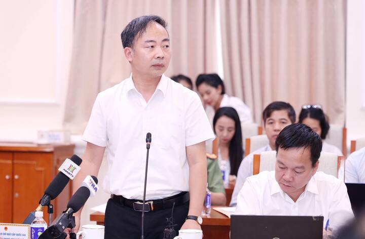 Thí sinh than đề thi tốt nghiệp Toán - Anh khó, Bộ GD&ĐT nói gì? - Ảnh 1. Thí sinh than đề thi tốt nghiệp Toán - Anh khó, Bộ GD&ĐT nói gì? - Ảnh 1.