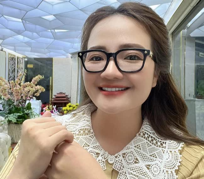 Hoàng Hường là ai và đã làm gì mà bị gọi là “thánh scandal”? - Ảnh 2. Hoàng Hường là ai và đã làm gì mà bị gọi là “thánh scandal”? - Ảnh 2.