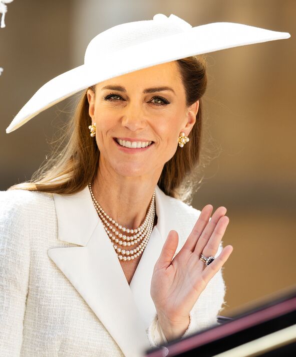 Vương phi Kate âm thầm xuất hiện trở lại sau khi vắng mặt tại Royal Ascot, tiếp đón Melinda French Gates tại Lâu đài Windsor- Ảnh 2. Vương phi Kate âm thầm xuất hiện trở lại sau khi vắng mặt tại Royal Ascot, tiếp đón Melinda French Gates tại Lâu đài Windsor- Ảnh 2.