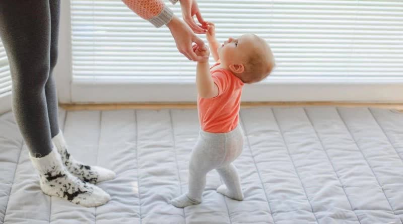 6 mẹo dân gian giúp bé nhanh biết đi, hiệu quả mà chẳng tốn đồng nào!- Ảnh 3. 6 mẹo dân gian giúp bé nhanh biết đi, hiệu quả mà chẳng tốn đồng nào!- Ảnh 3.