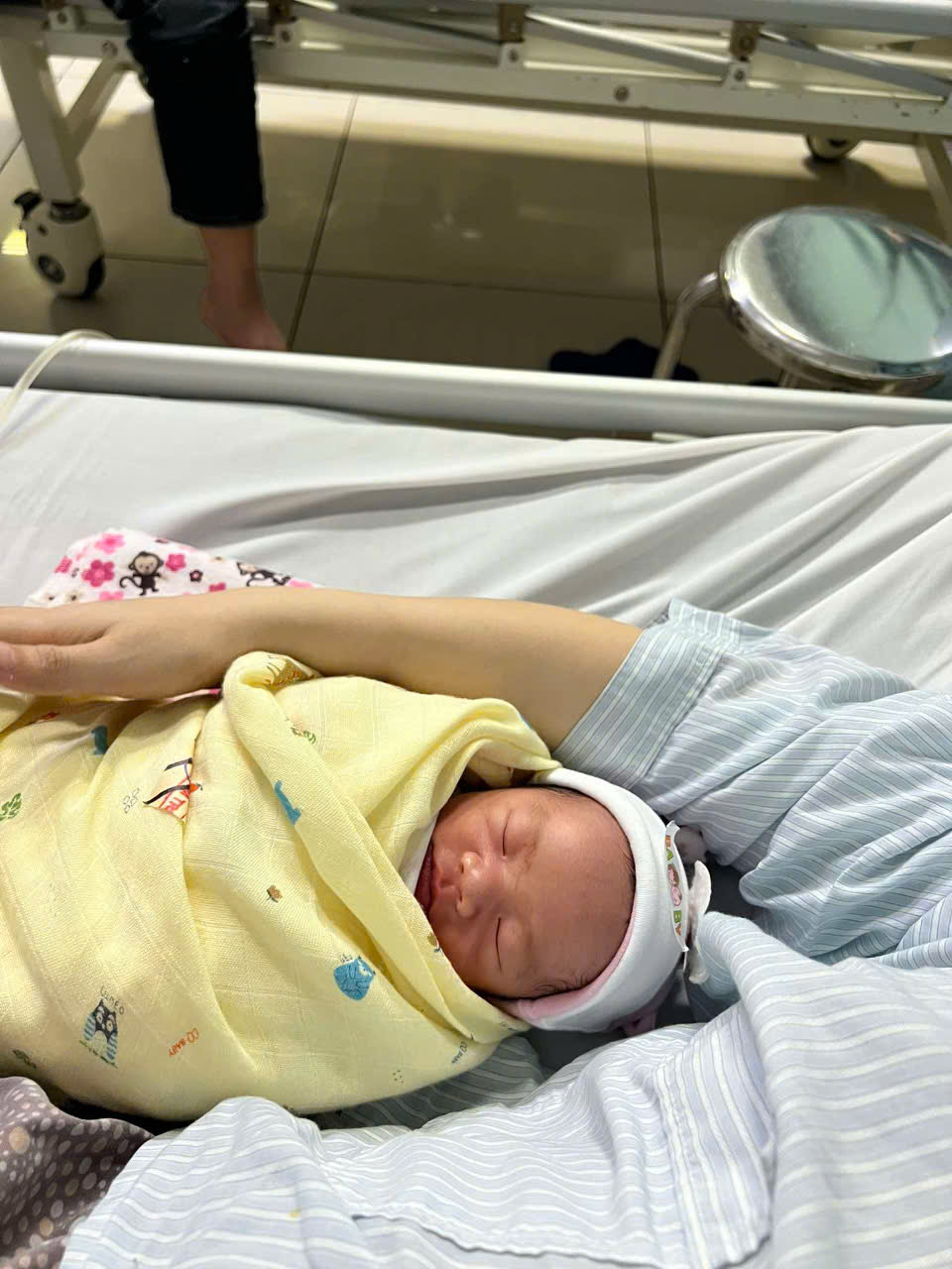 Từng nghĩ &quot;đẻ mổ cho sướng&quot;, bà mẹ xây xẩm mặt mày review chân thực nỗi đau khi đẻ mổ lần đầu- Ảnh 4.