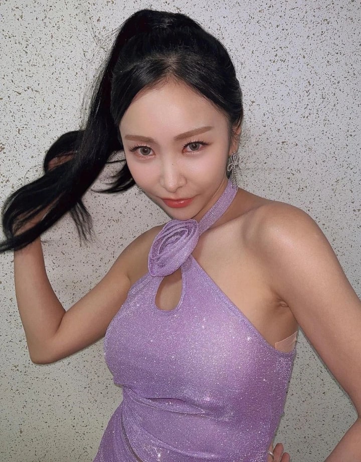 Nữ idol số khổ nhất showbiz: 16 năm thực tập chưa 1 lần nổi tiếng, nay chạy show làm ca sĩ hội chợ- Ảnh 1. Nữ idol số khổ nhất showbiz: 16 năm thực tập chưa 1 lần nổi tiếng, nay chạy show làm ca sĩ hội chợ- Ảnh 1.