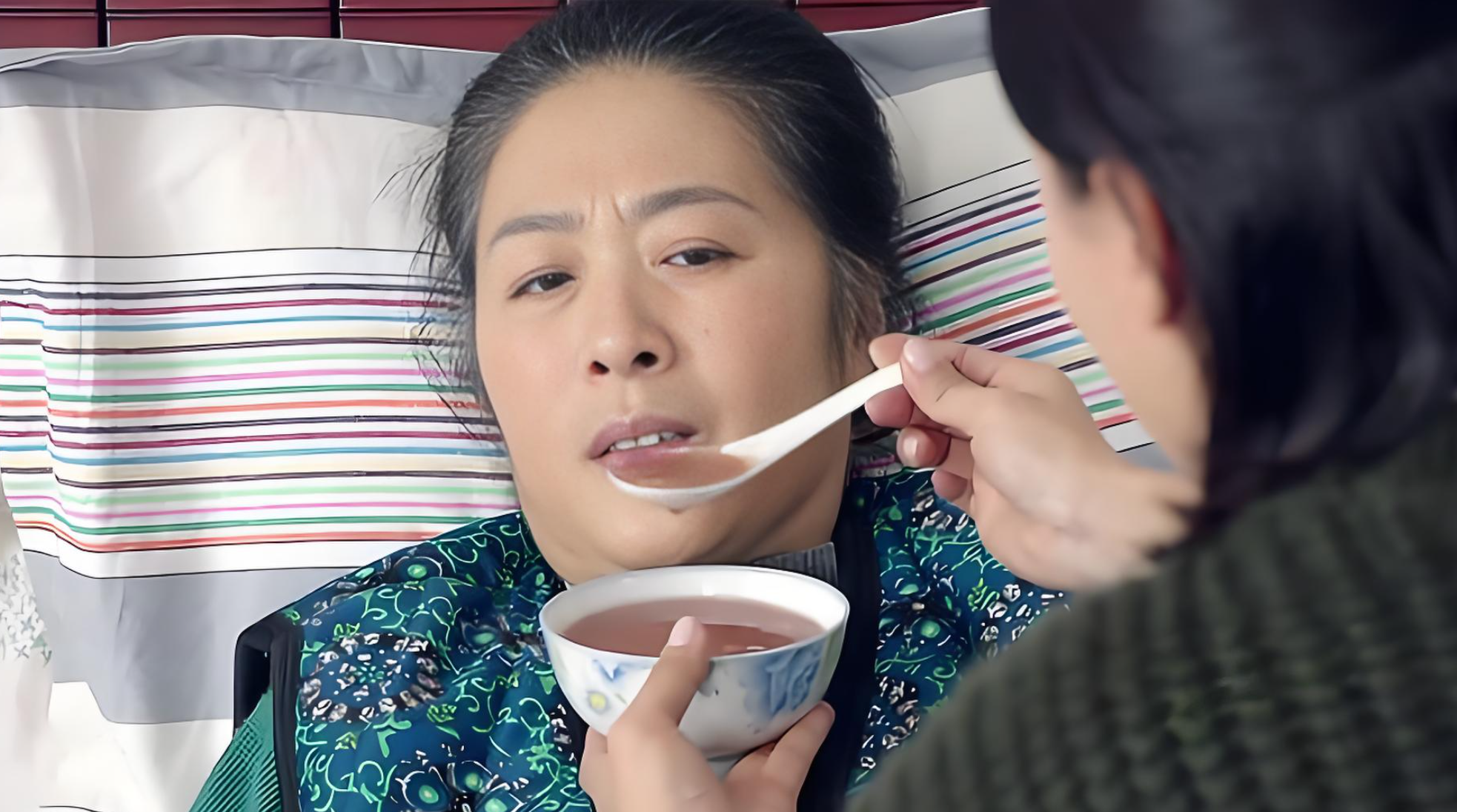 Tôi về nhà giữa đêm, thấy mẹ nằm co ro một mình còn vợ tôi "biến mất", gọi điện cho cô ấy thì nhận được câu trả lời sốc ngang hông- Ảnh 2. Tôi về nhà giữa đêm, thấy mẹ nằm co ro một mình còn vợ tôi "biến mất", gọi điện cho cô ấy thì nhận được câu trả lời sốc ngang hông- Ảnh 2.