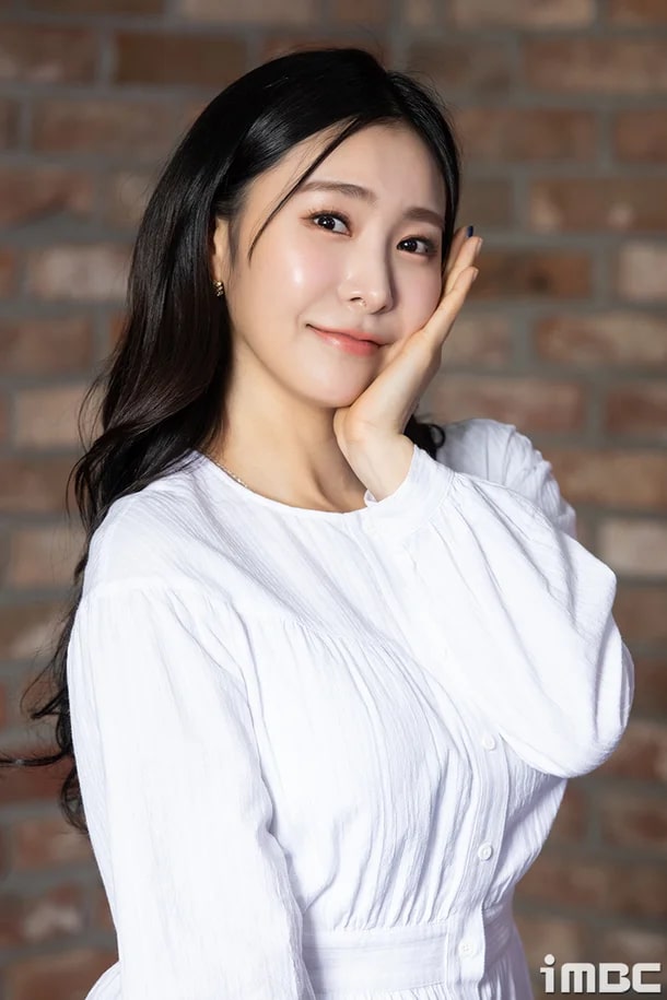 Nữ idol số khổ nhất showbiz: 16 năm thực tập chưa 1 lần nổi tiếng, nay chạy show làm ca sĩ hội chợ- Ảnh 6. Nữ idol số khổ nhất showbiz: 16 năm thực tập chưa 1 lần nổi tiếng, nay chạy show làm ca sĩ hội chợ- Ảnh 6.