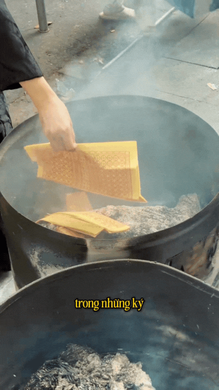 banh-bong-lan-sum-ky-19-1751111212658976777770.gif