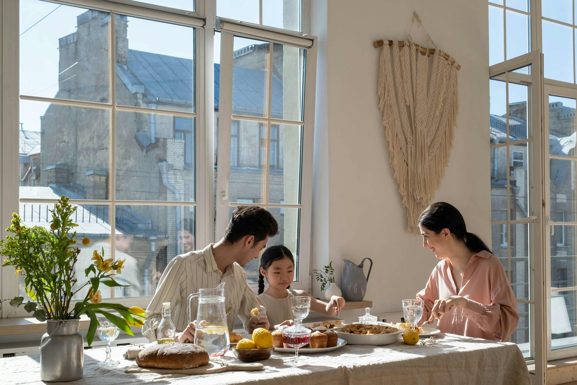 Bữa ăn gia đình - Nơi nuôi dưỡng sự gắn bó, thấu hiểu - Ảnh 2. Bữa ăn gia đình - Nơi nuôi dưỡng sự gắn bó, thấu hiểu - Ảnh 1.