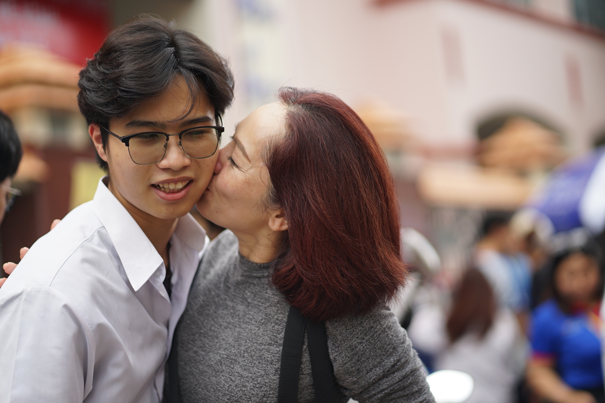 Con thi xong, cha mẹ nói 3 câu này chứng tỏ EQ cao vút - Ảnh 1.