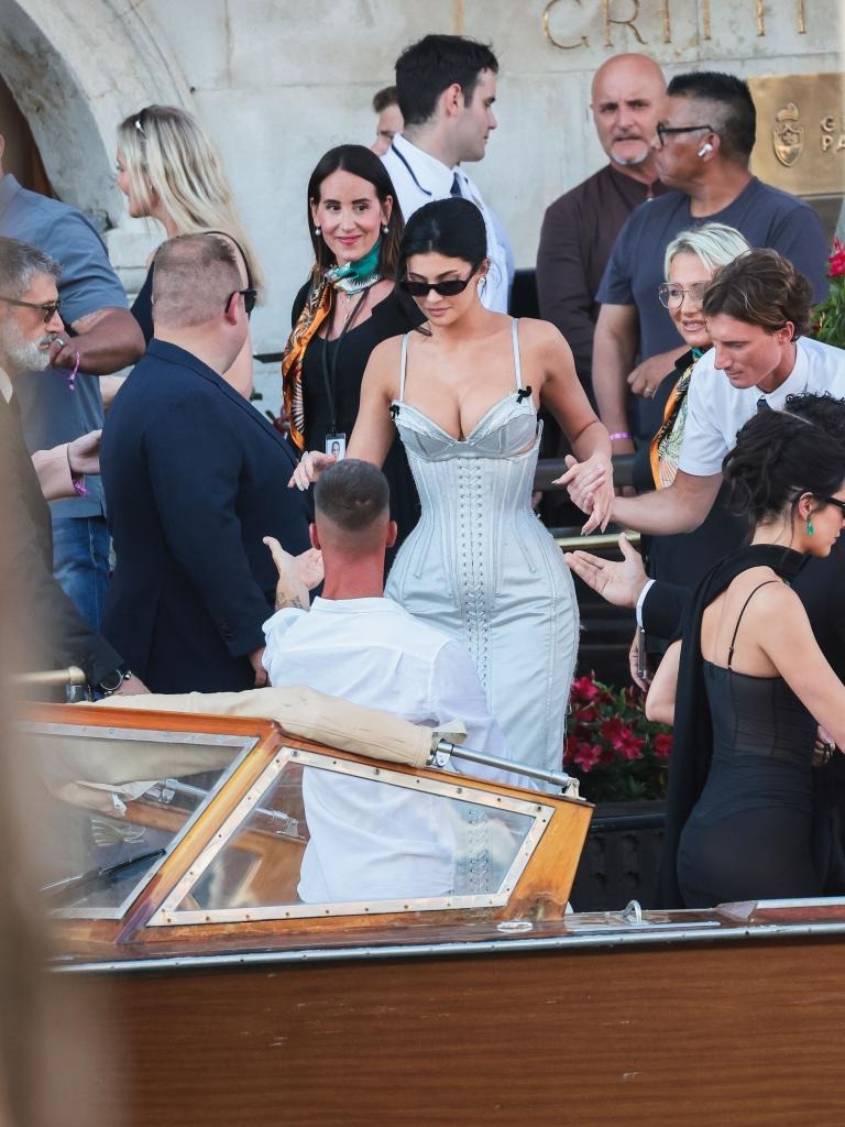 guests-leave-hotel-reach-wedding-1-17510775323231805153931-1751089509845-17510895154961733561283.jpg