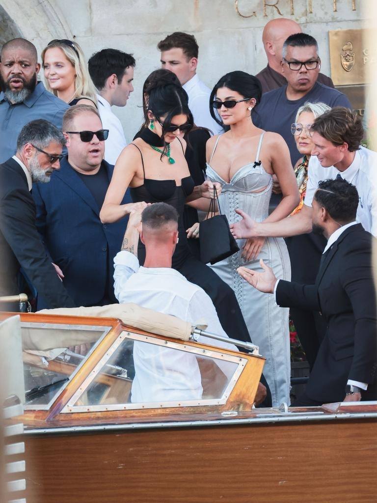 guests-leave-hotel-reach-wedding-2-17510778468041784061552-1751089521038-1751089521376403608178.jpg