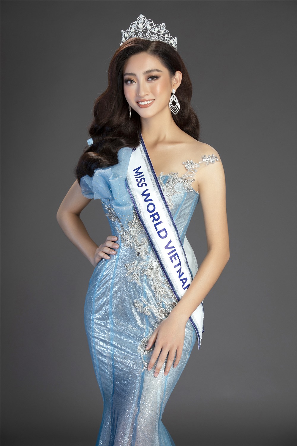 hoa-hau-luong-thuy-l-1751043847121512009604-1751045084469-1751045084627905663425-1751076650554-17510766506471665426760.jpg