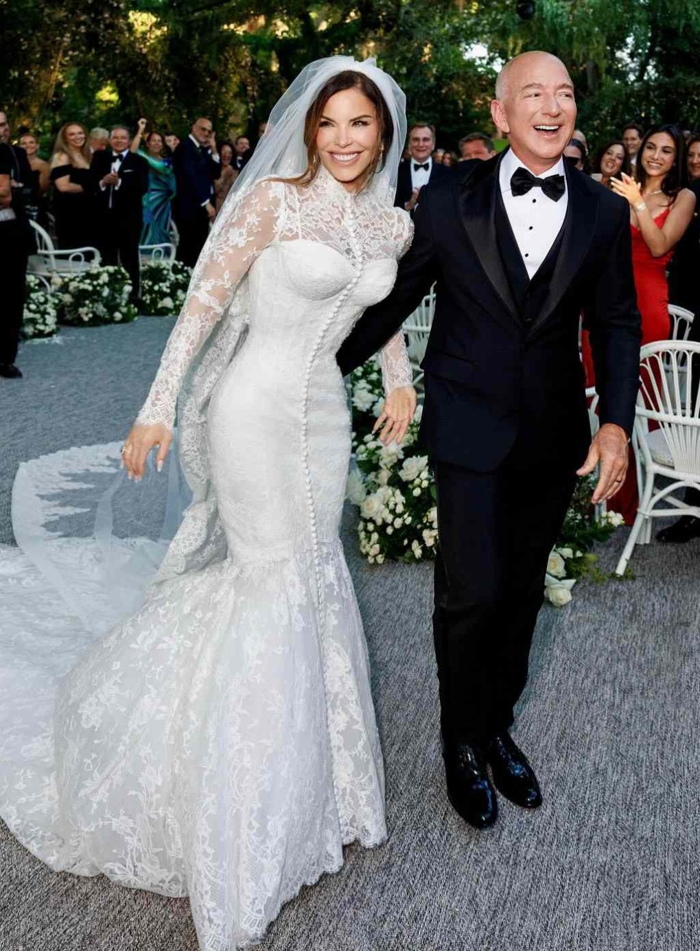 jeff-bezos-lauren-sanchez-wedd-1-17510766063011409470308-1751089473139-1751089475215140022186.jpg