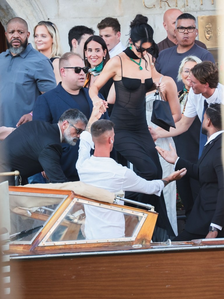 kim-kardashian-sighting-jeff-bez-17510778430351432053279-1751089519851-17510895201362017439515.jpg