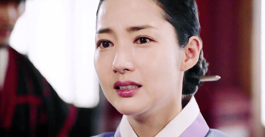park-min-young-17510804385981471481369-1751104213820-1751104215431374118539.gif