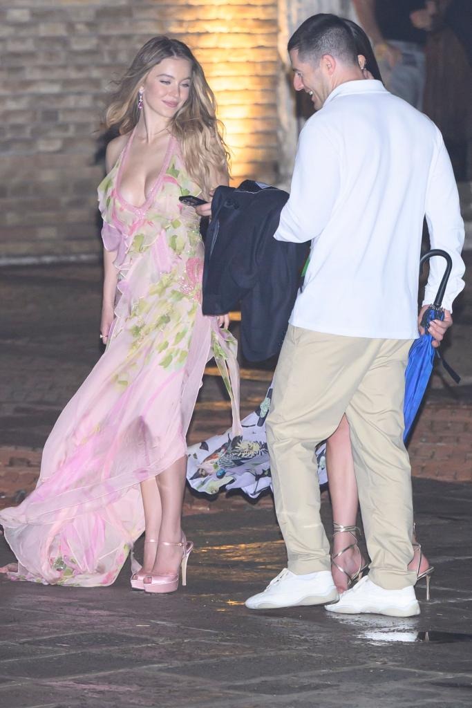 sydney-sweeney-jeff-bezos-lauren-1-1751122922032-17511229232011998700737.jpg