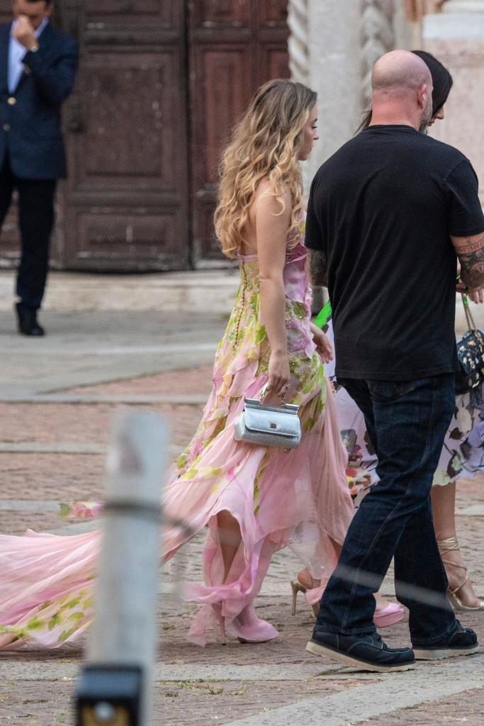 sydney-sweeney-jeff-bezos-lauren-1751122934138-17511229357201052607721.png