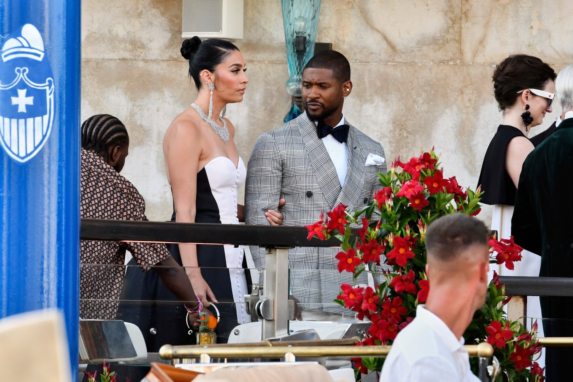 usher-right-wife-jennifer-goicoe-1751078099634698457222-1751089541429-17510895421111124834728.jpg