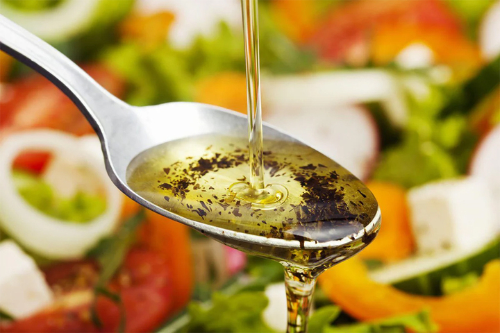 Loại dầu ăn nào dùng để chiên xào, loại nào dùng trộn salad? - Ảnh 2. Loại dầu ăn nào dùng để chiên xào, loại nào dùng trộn salad? - Ảnh 2.