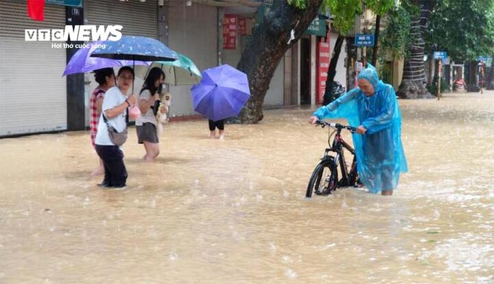 Dự báo thời tiết Hà Nội 10 ngày tới: Mưa triền miên, cuối tuần nắng ráo - Ảnh 1. Dự báo thời tiết Hà Nội 10 ngày tới: Mưa triền miên, cuối tuần nắng ráo - Ảnh 1.