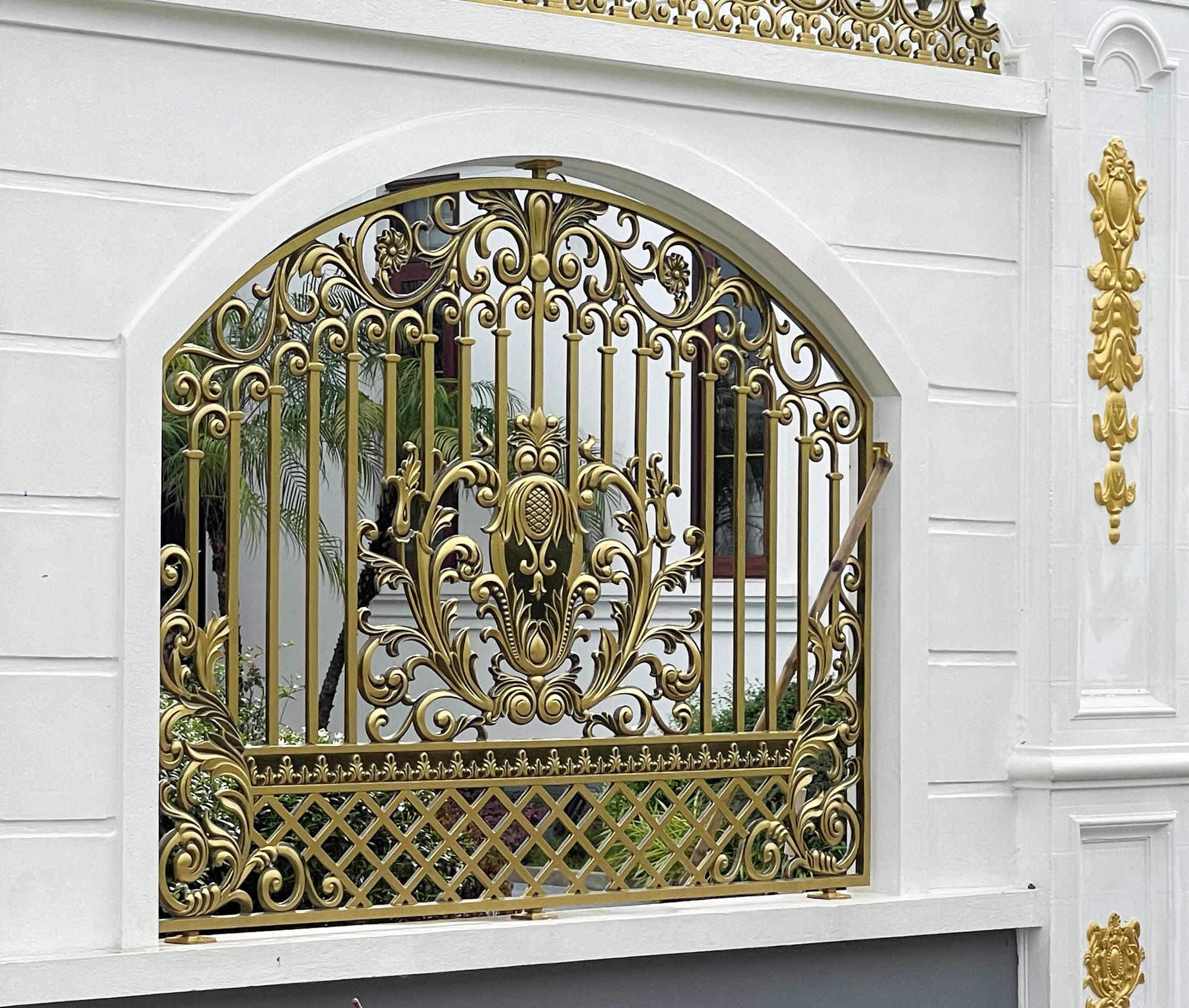 Cận cảnh biệt thự ở Bắc Ninh của đối tượng cầm đầu nhóm lửa đảo xuyên quốc gia, chiếm đoạt hơn 2.000 tỷ đồng - Ảnh 7. Cận cảnh biệt thự ở Bắc Ninh của đối tượng cầm đầu nhóm lửa đảo xuyên quốc gia, chiếm đoạt hơn 2.000 tỷ đồng - Ảnh 7.